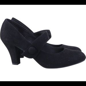 Black American Eagle Closed Toe Heels